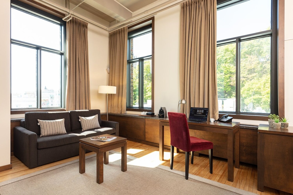 Hotel 71 28/50