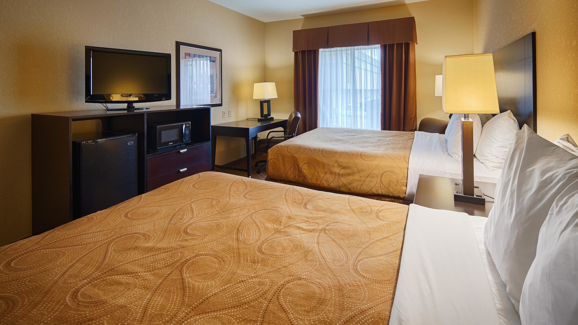 غرفة قياسية بسريرين كوين لذوي الإعاقة، Best Western Bastrop Pines Inn 5/7