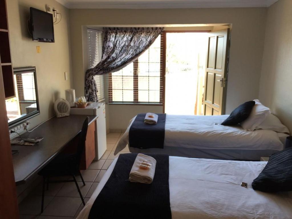 Travellers Nest Guesthouse 26/93