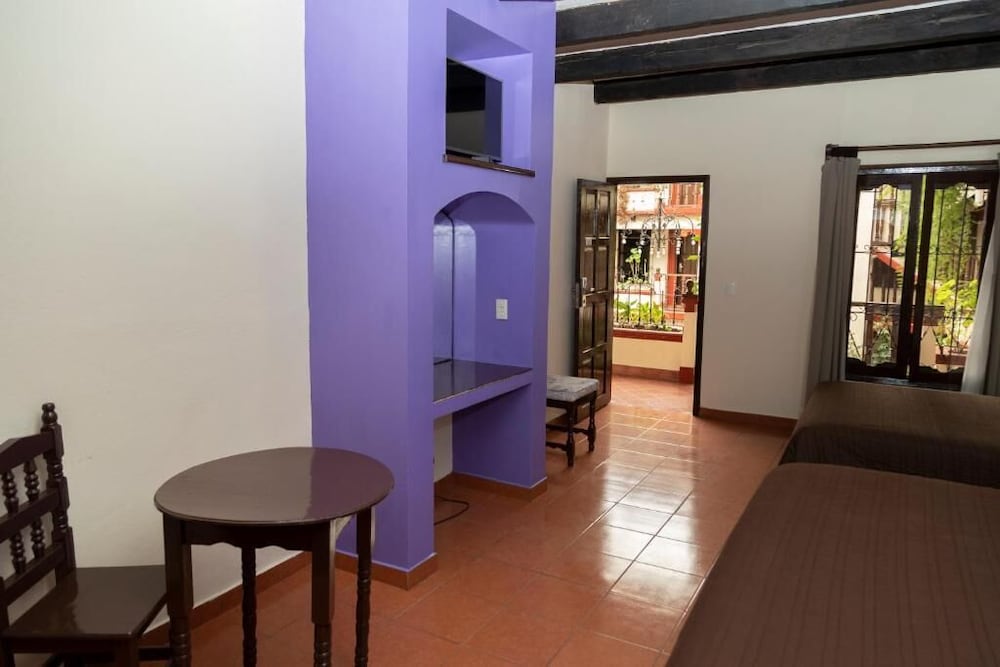 D Monica Hotel 34/45