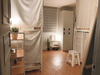 Female Dorm, Female Only, 4 People