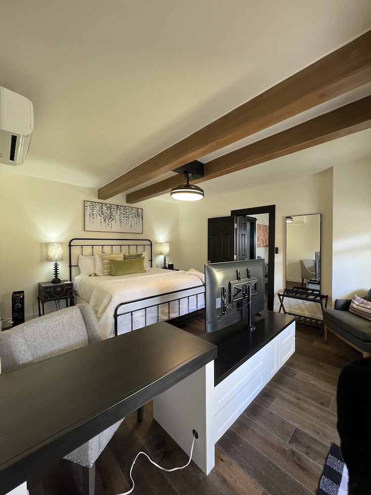 Bespoke Inn Flagstaff 39/50