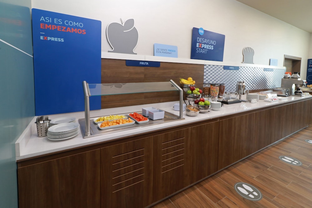 Holiday Inn Express Monterrey Fundidora 57/74