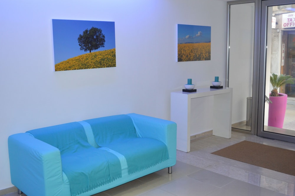 Les Palmiers Beach Hotel 56/69