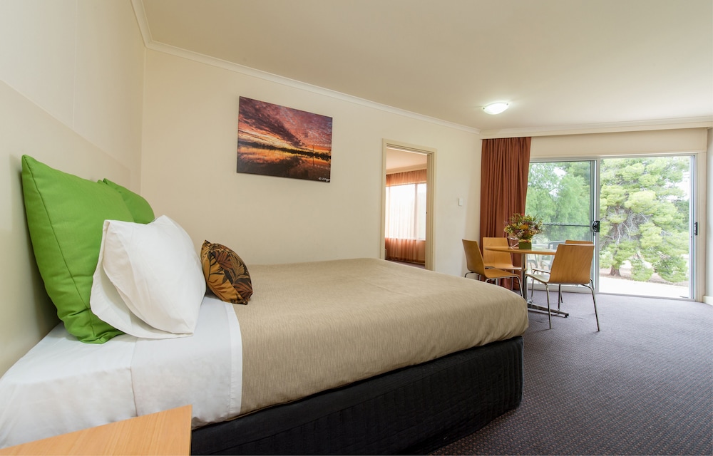 Renmark Country Club 25/48