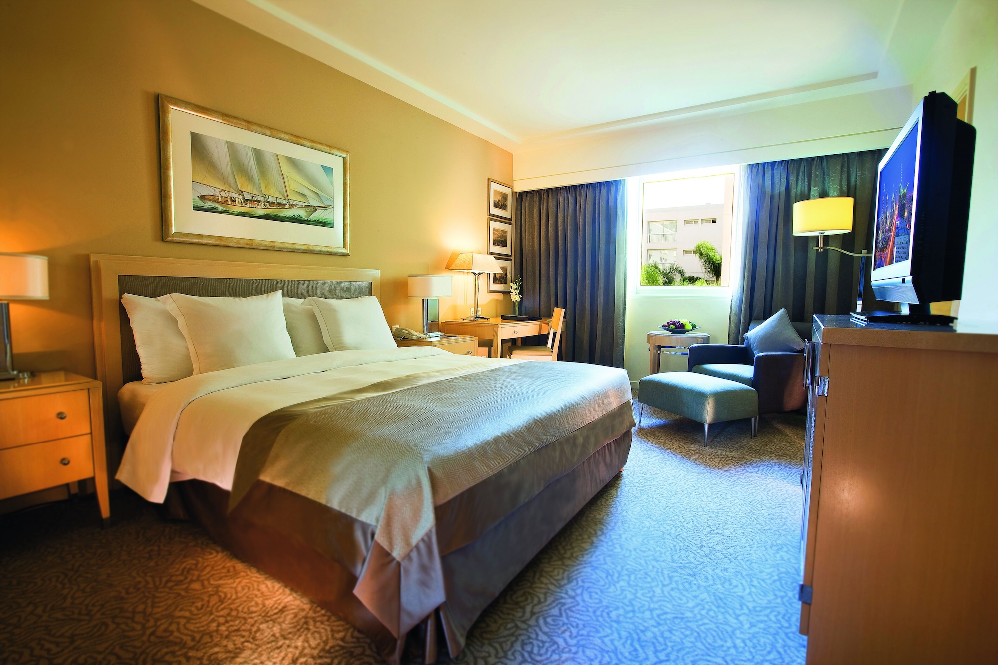غرفة تنفيذية بسرير كينج، Movenpick Hotel Beirut 4/10