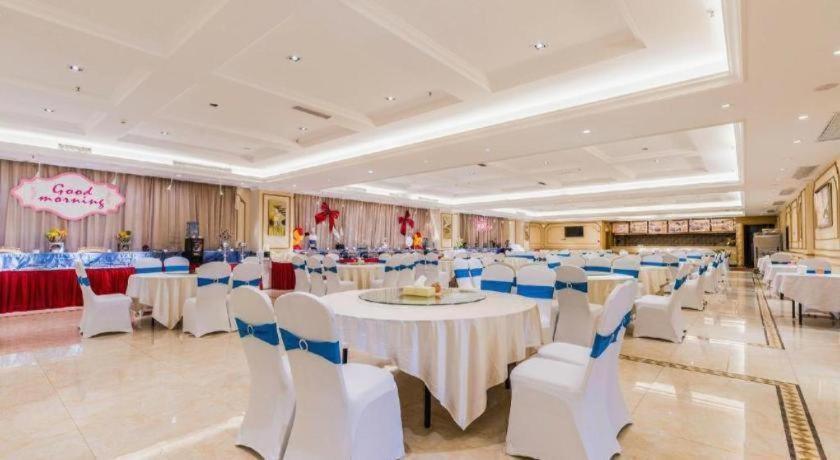 Vienna International Hotel (Foshan Flower World) 36/51