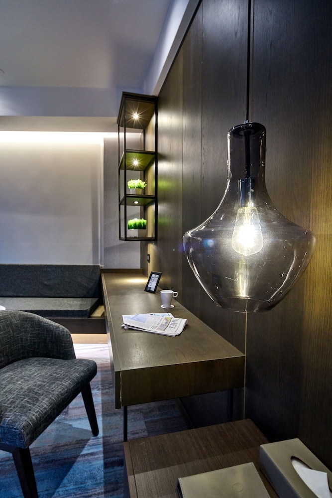HARBOUR 10 HOTEL 37/69
