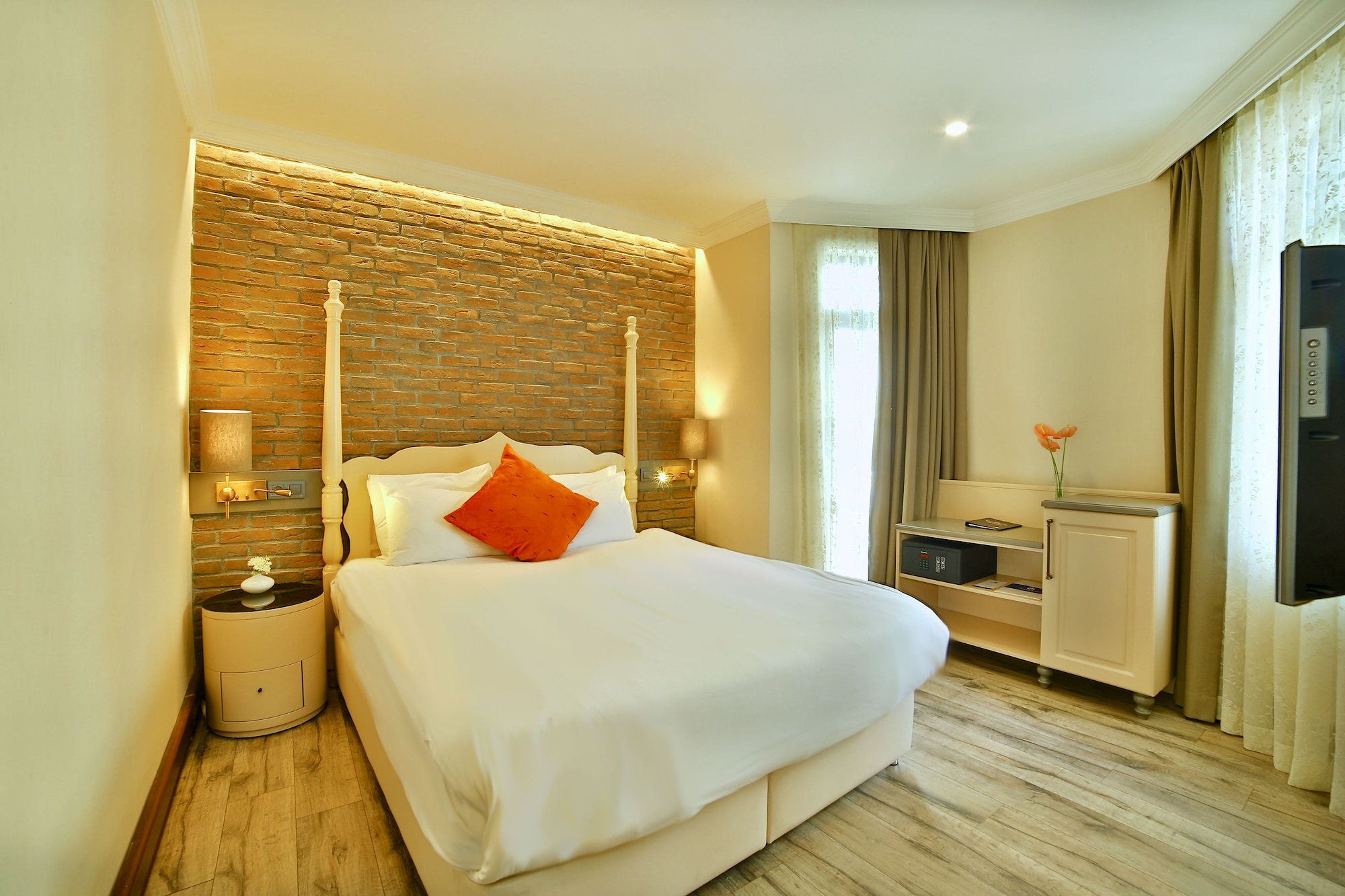 GRAND, SUITE, CITY VIEW, BALCONY