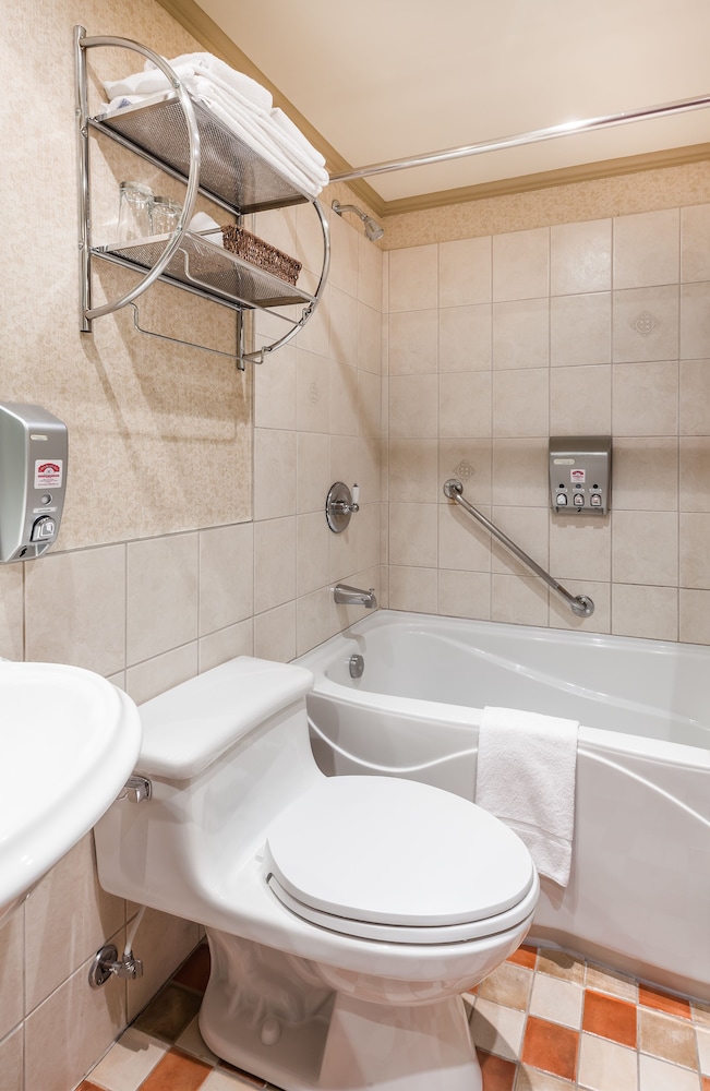 Chateau Bellevue Hotel 44/45