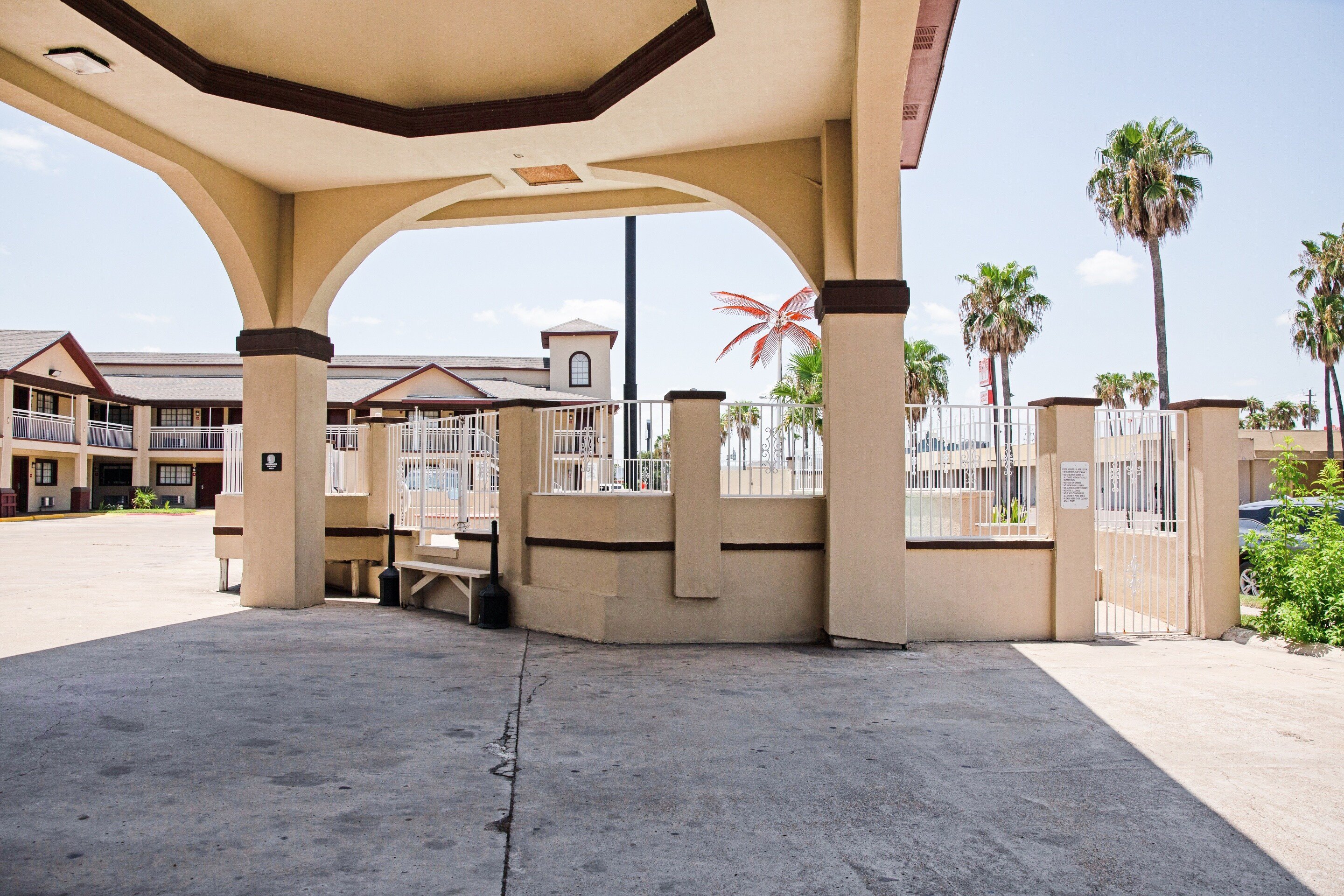 OYO Hotel McAllen Airport South 48/61