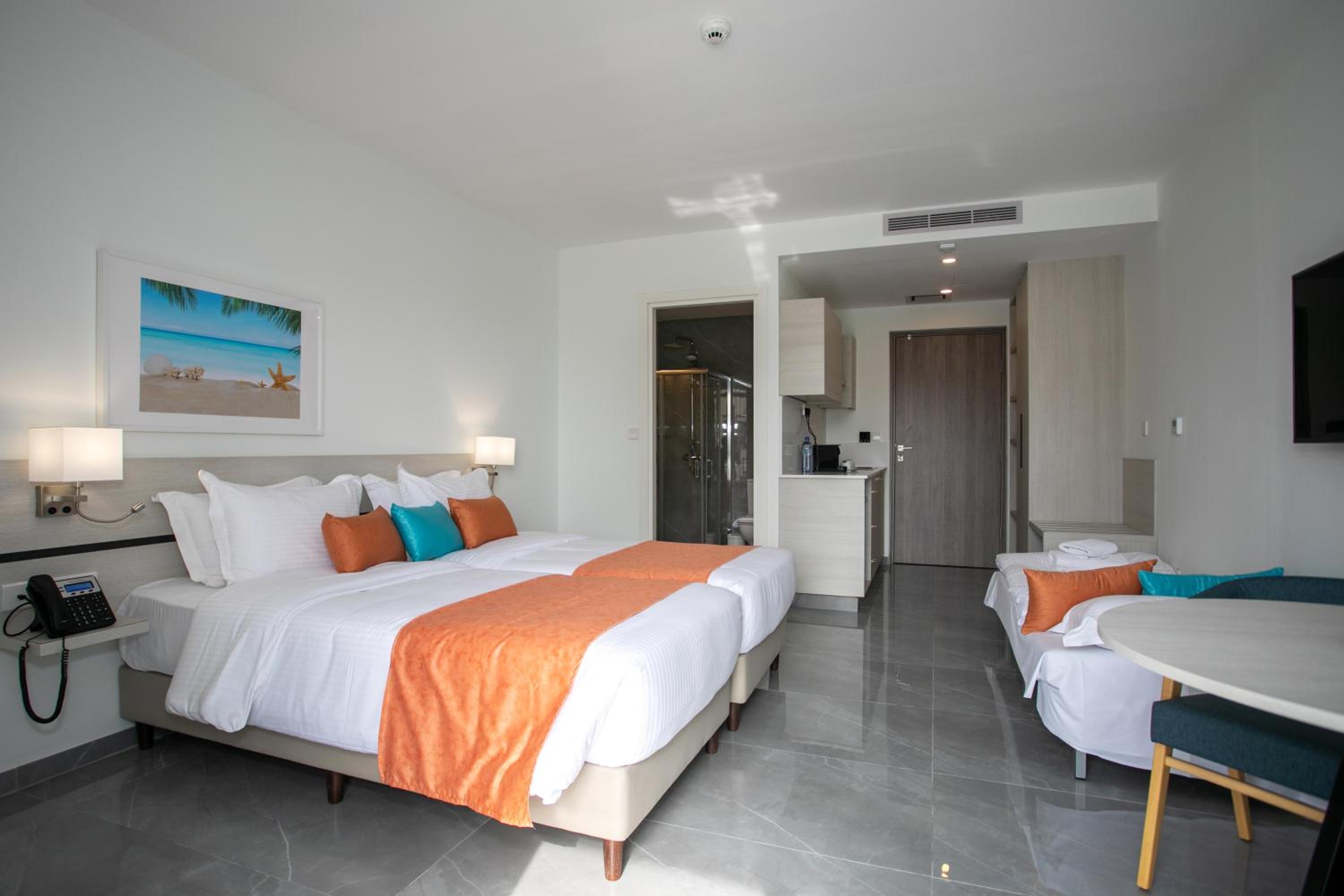 Suite, Queen Bed, Sofa