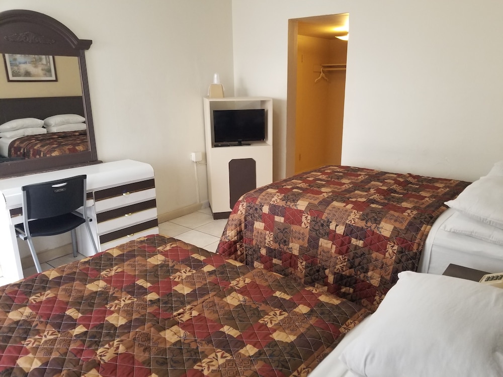 Parkway Inn Airport Motel 15/56