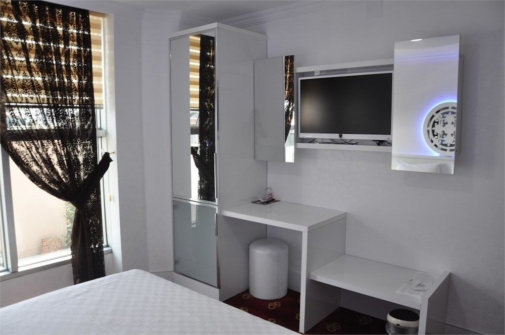 Kar Hotel 49/50