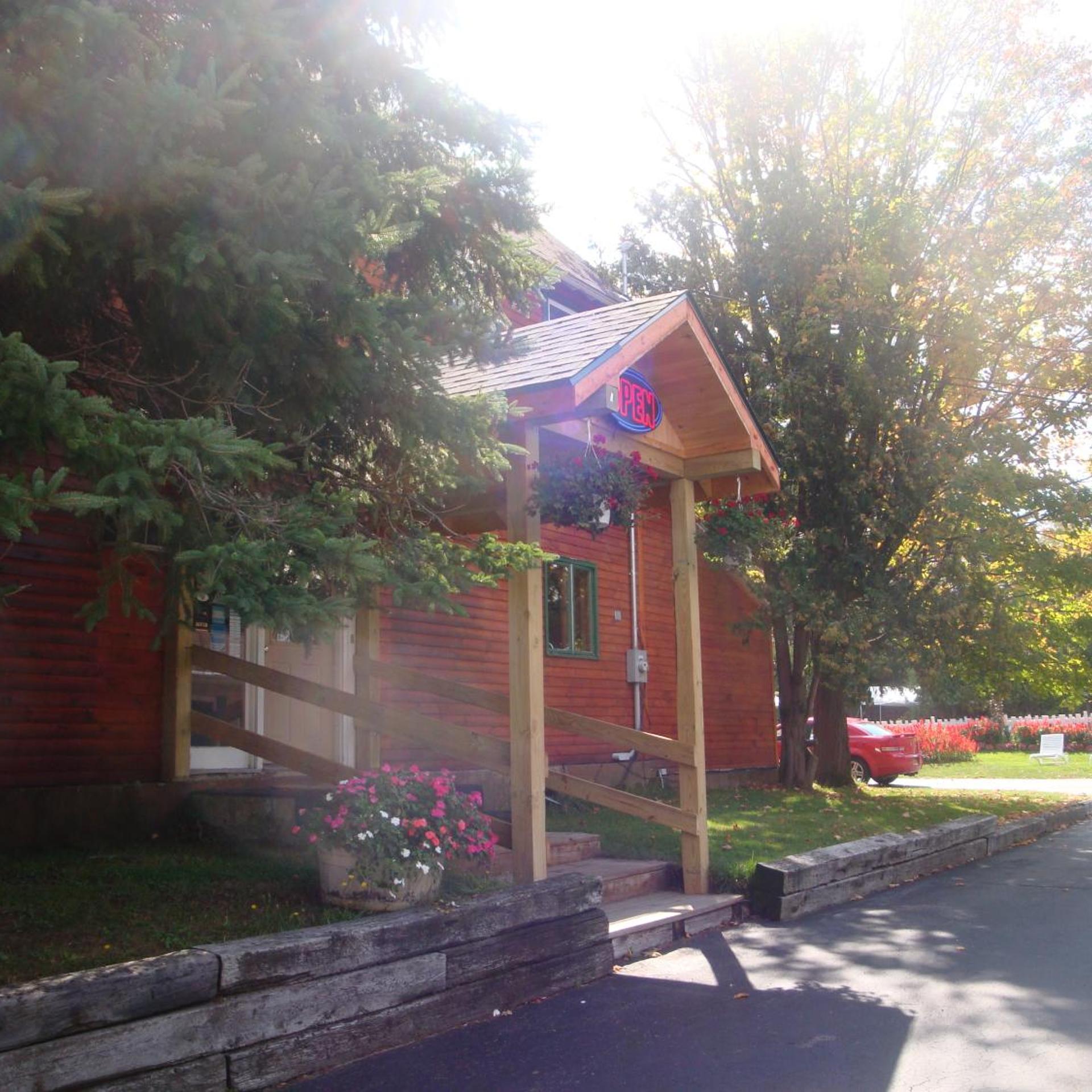 Maple Leaf Inn 4/40