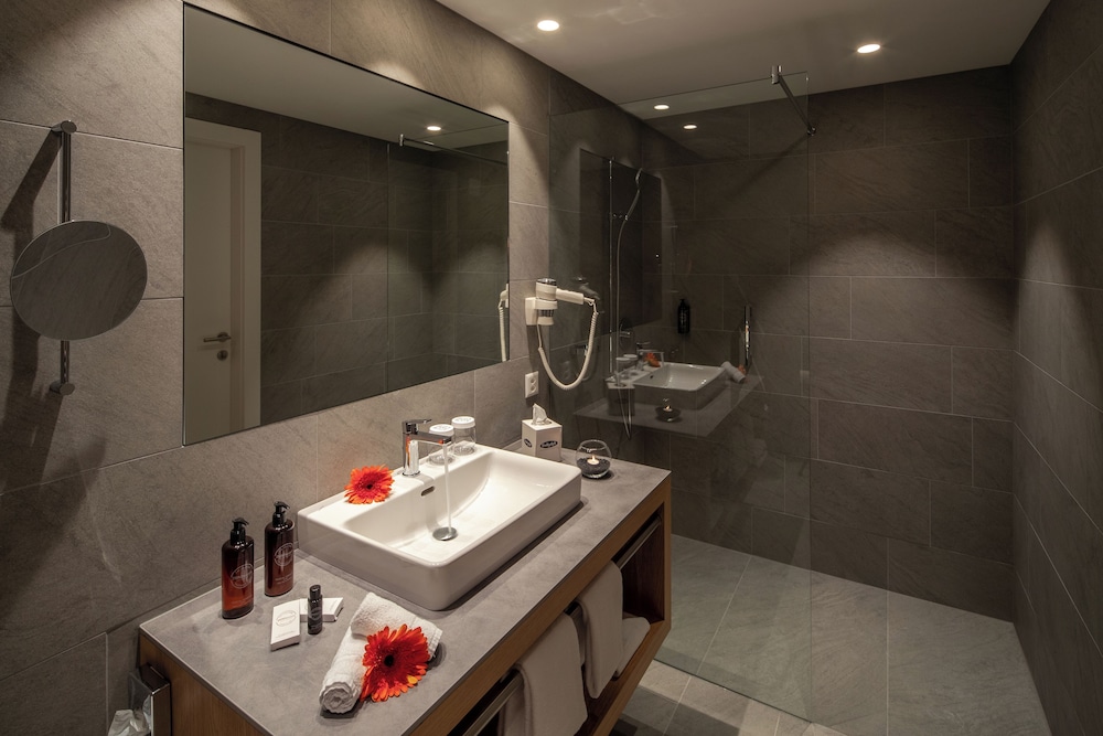 Hotel And Lounge Lago Maggiore 36/50