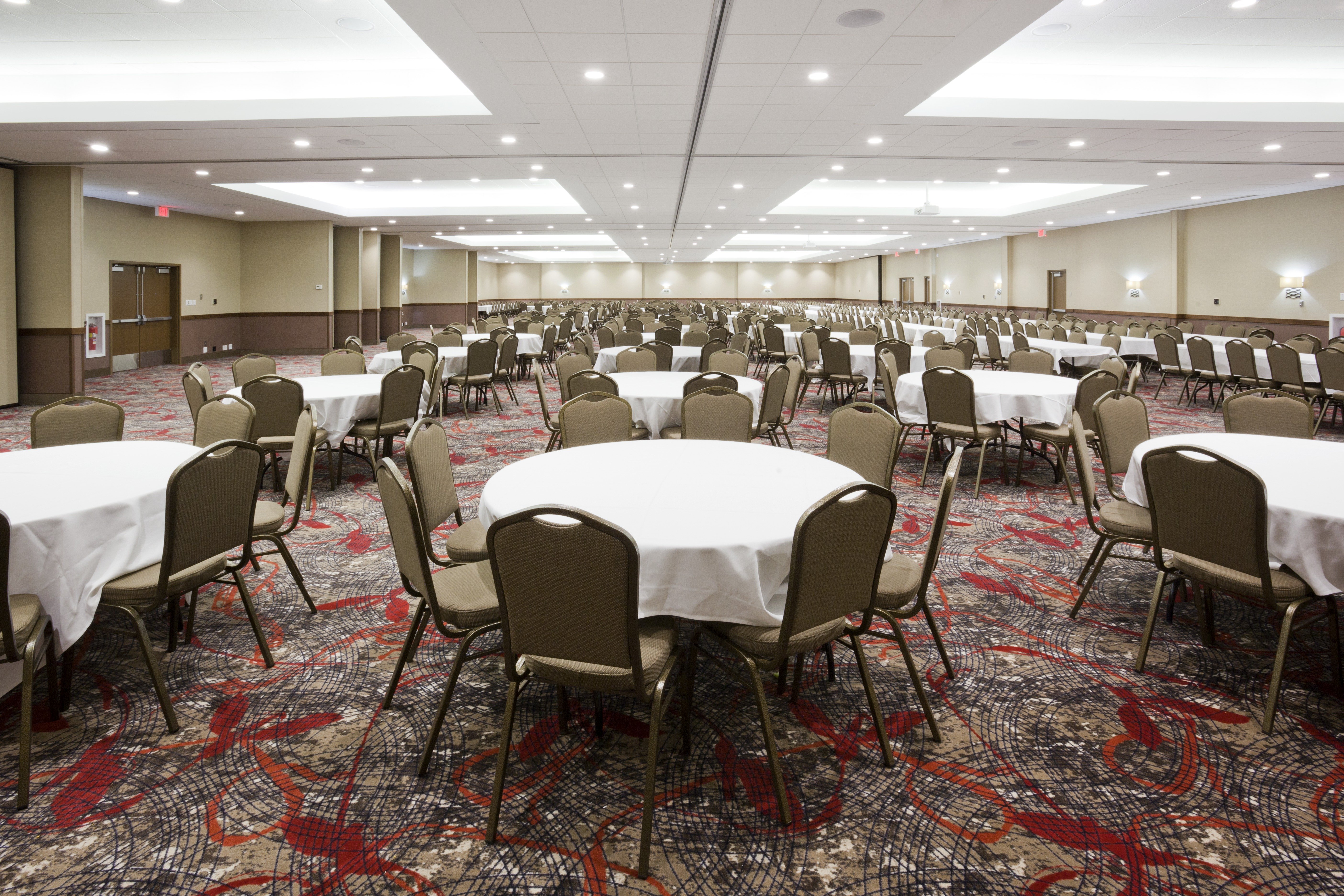 Holiday Inn Express Suites Willmar 45/50