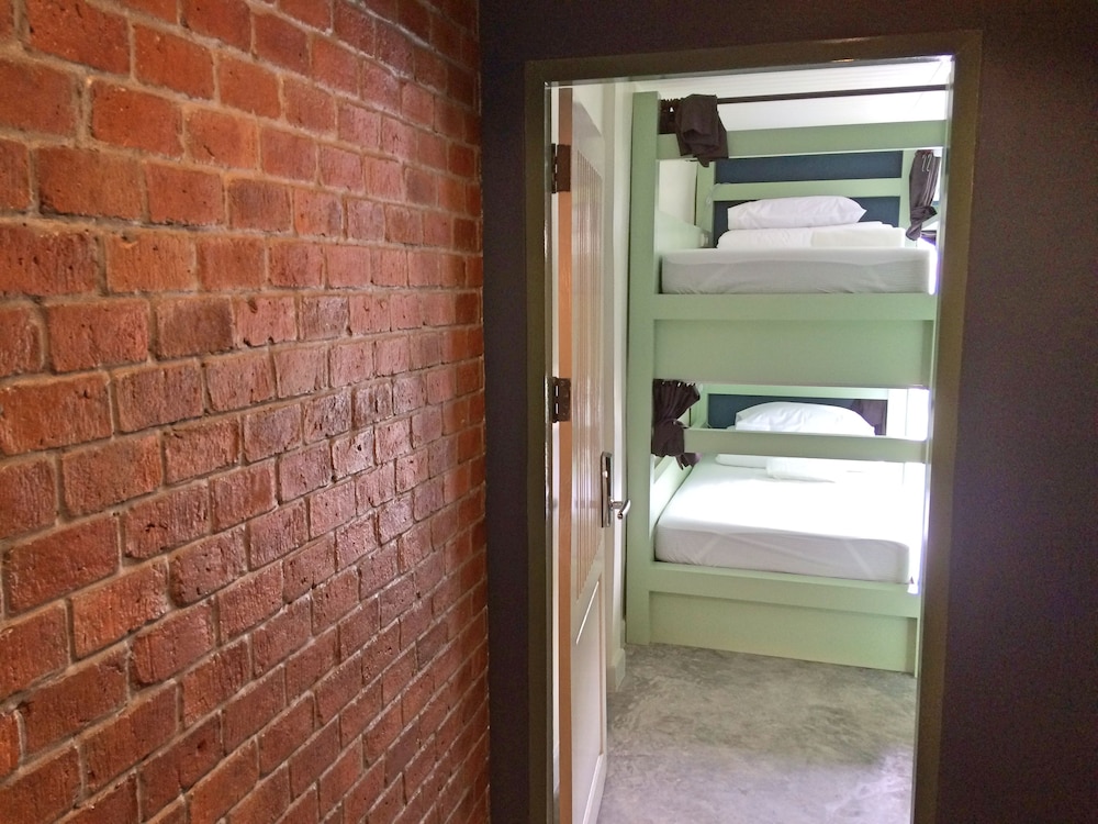 Yoo Yen Pen Sook Hostel 62/64