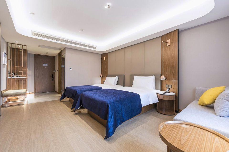 Feature, Twin Beds