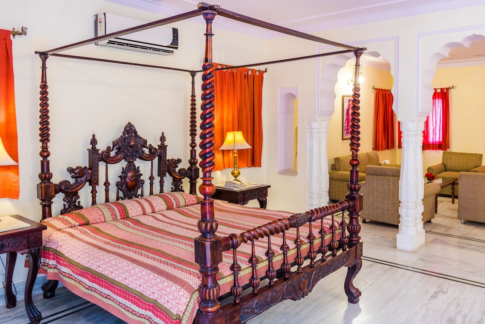 Mandawa Haveli 55/70