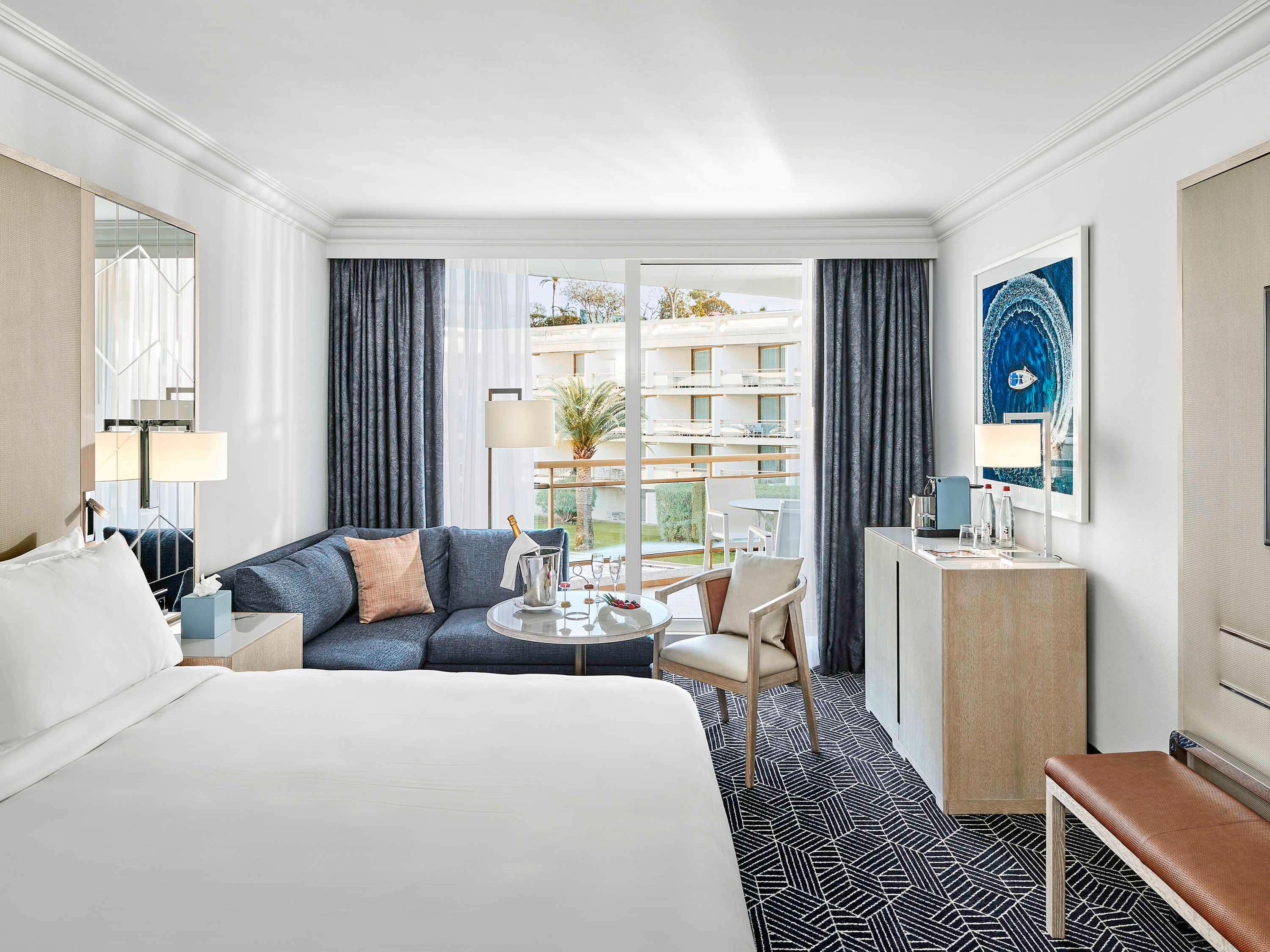 Room, King Bed, Garden View