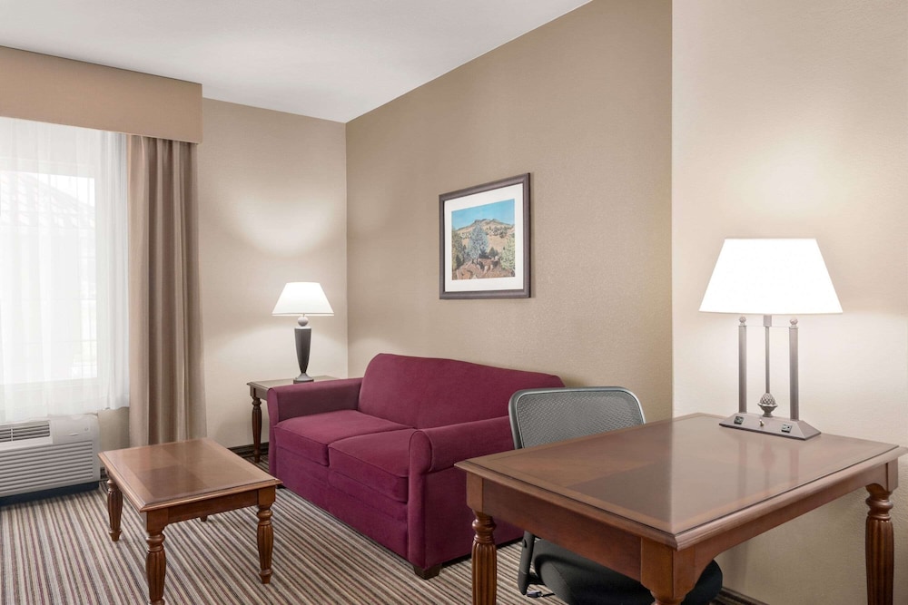 La Quinta Inn & Suites by Wyndham Trinidad 44/61