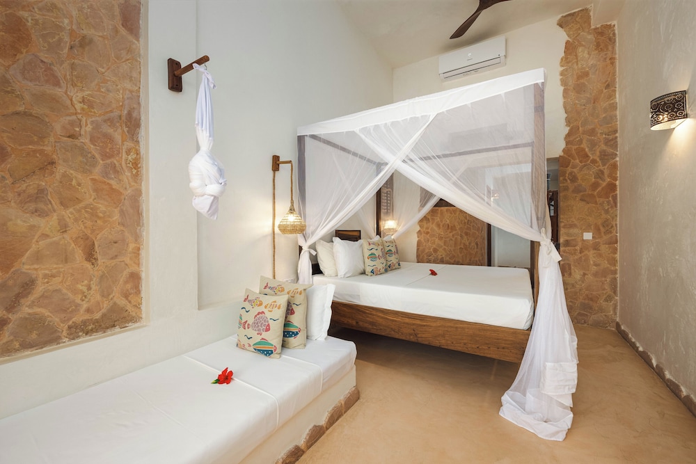 غرفة سيغنتشر ثلاثية بسرير كينج وسرير فردي بإطلالة على البحر، Mvuvi Boutique Resort 10/10