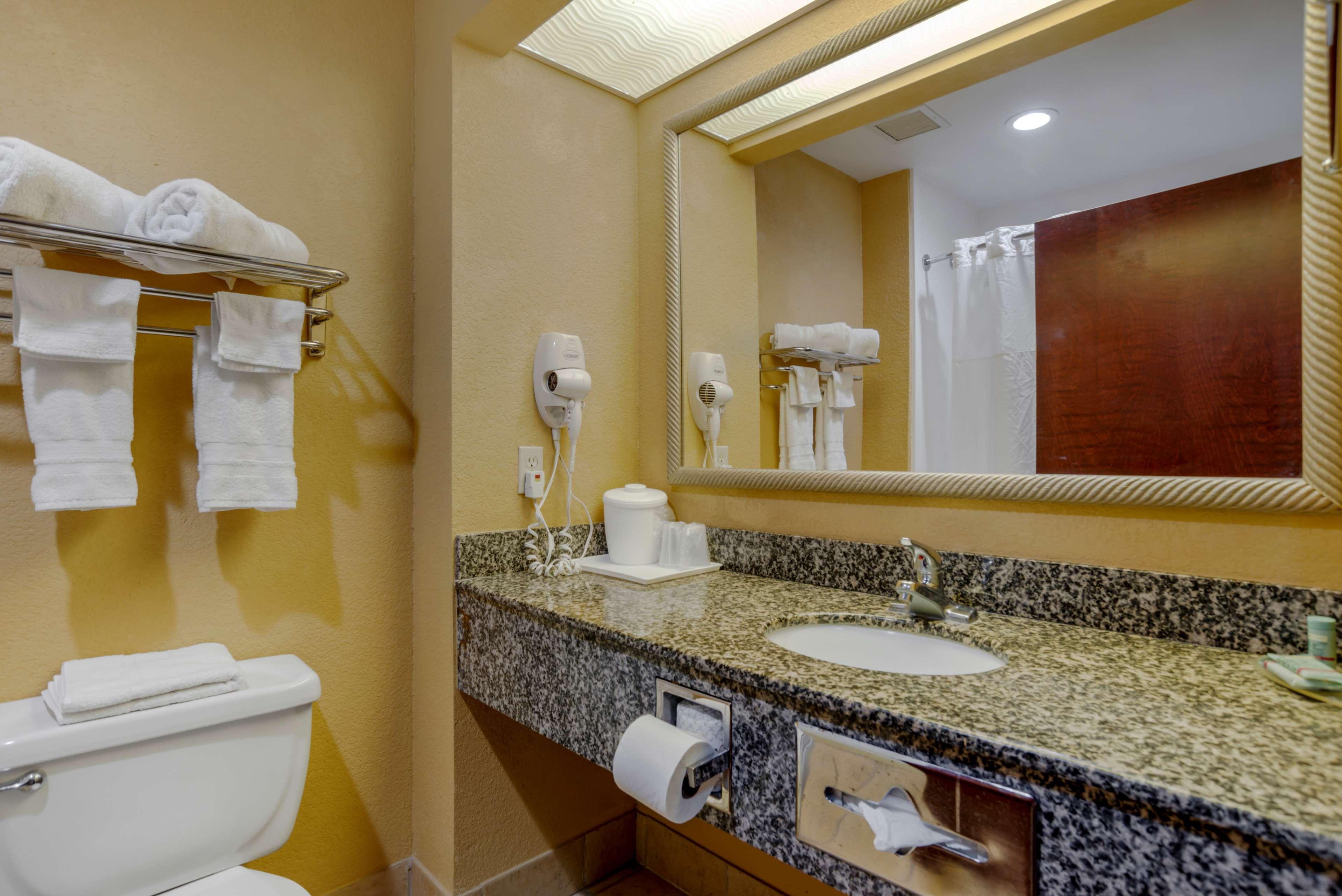 جناح، Best Western Plaquemine Inn 4/5