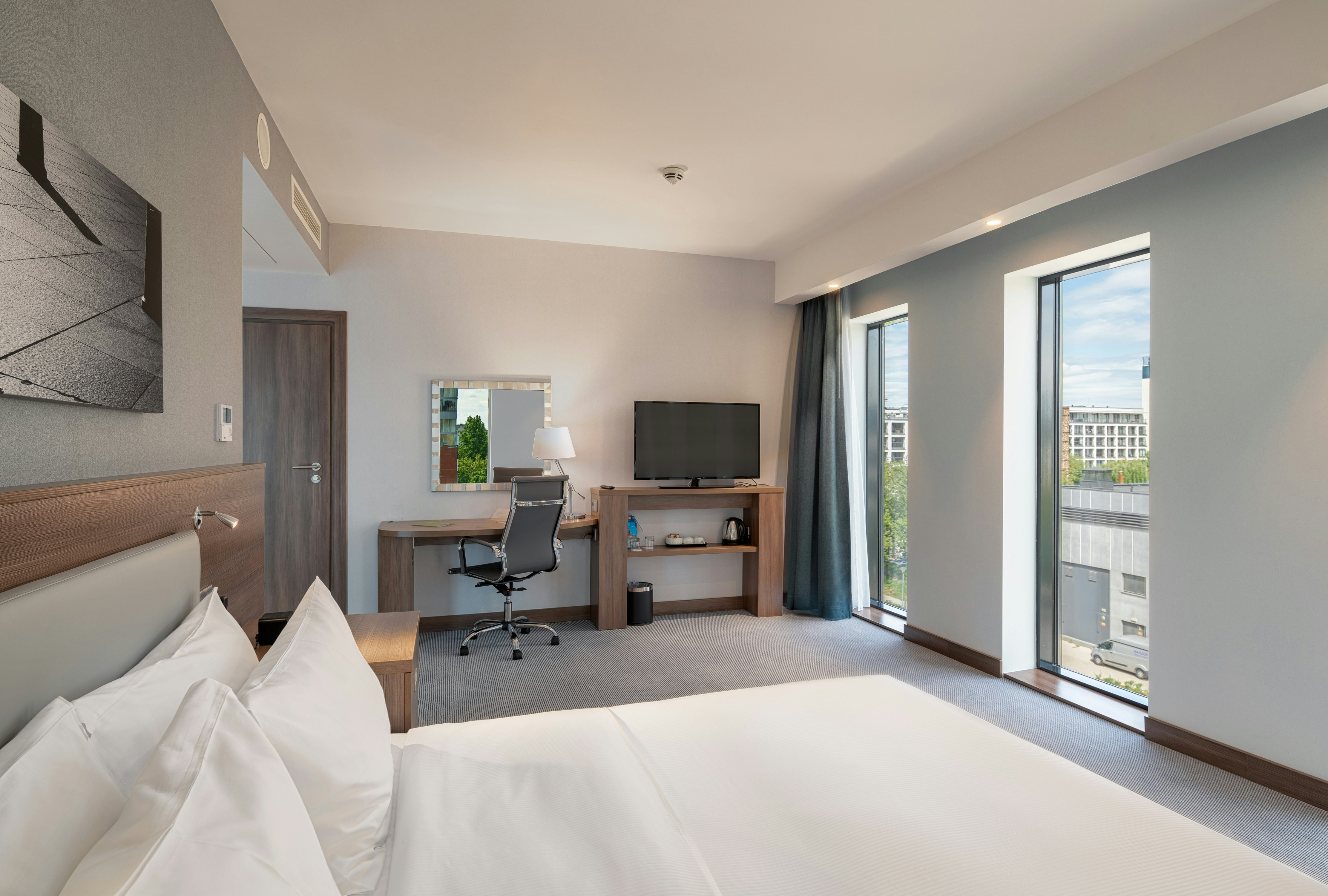 ROOM, QUEEN BED, ACCESSIBLE