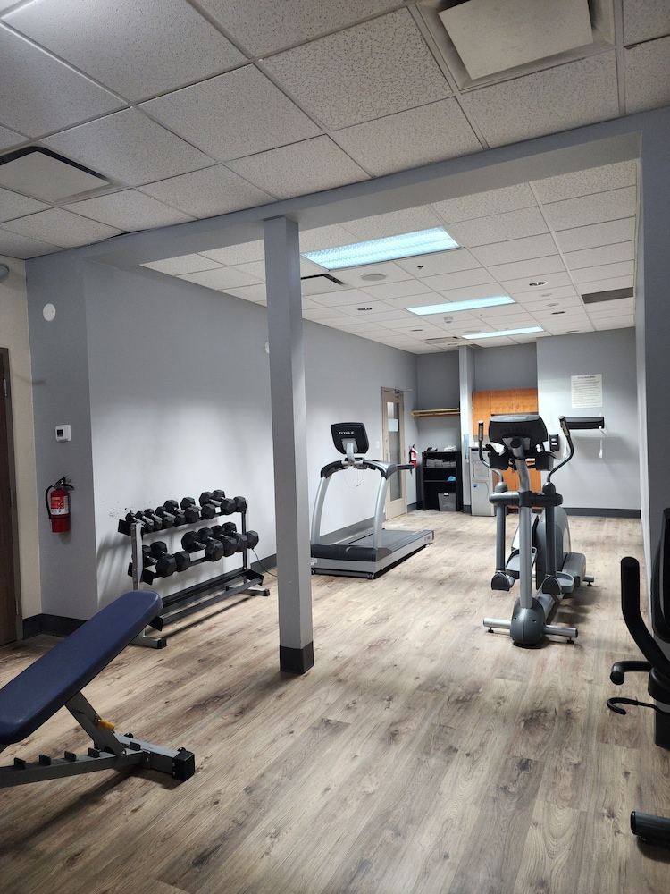 Merit Hotel And Suites 35/66