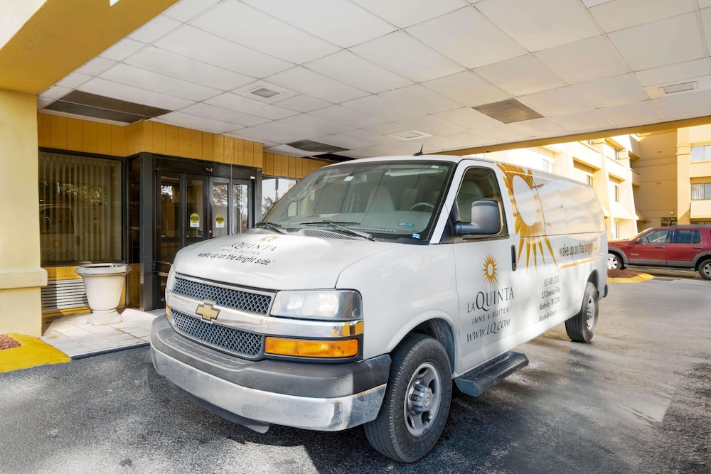 La Quinta Inn & Suites by Wyndham Nashville Airport 36/63