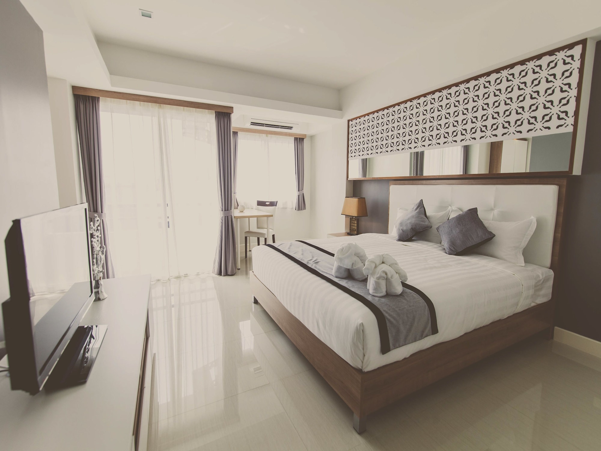1 BEDROOM, DELUXE