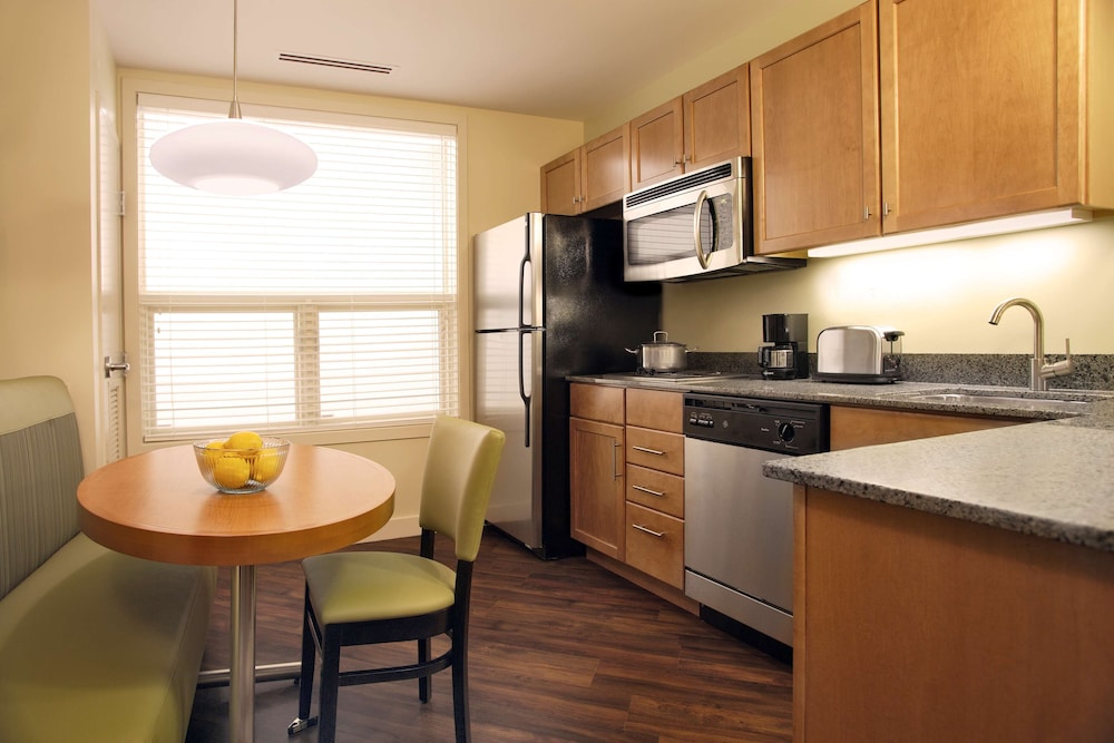 HYATT house Chicago/Naperville/Warrenville 61/69