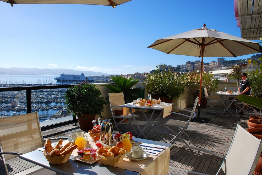 Mercure Ajaccio Centre 52/76