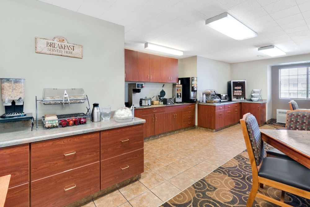 Microtel Inn Suites by Wyndham Rapid City 31/48