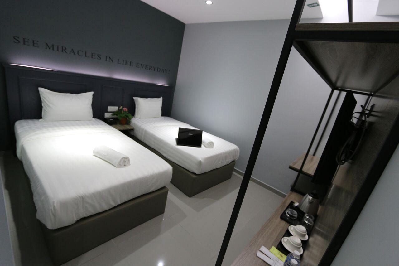 Superior, Twin Beds, No Window