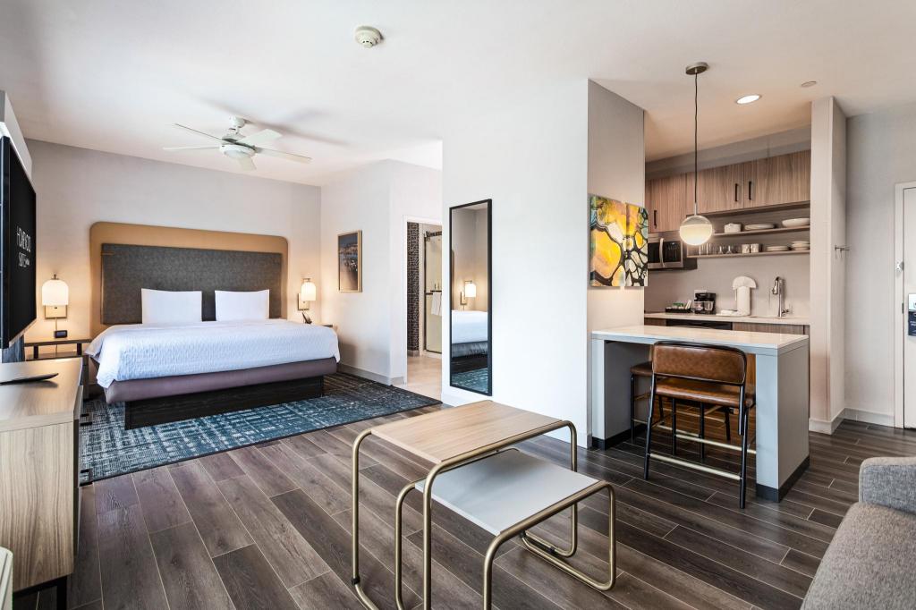 STUDIO, SUITE, KING BED, ACCESSIBLE