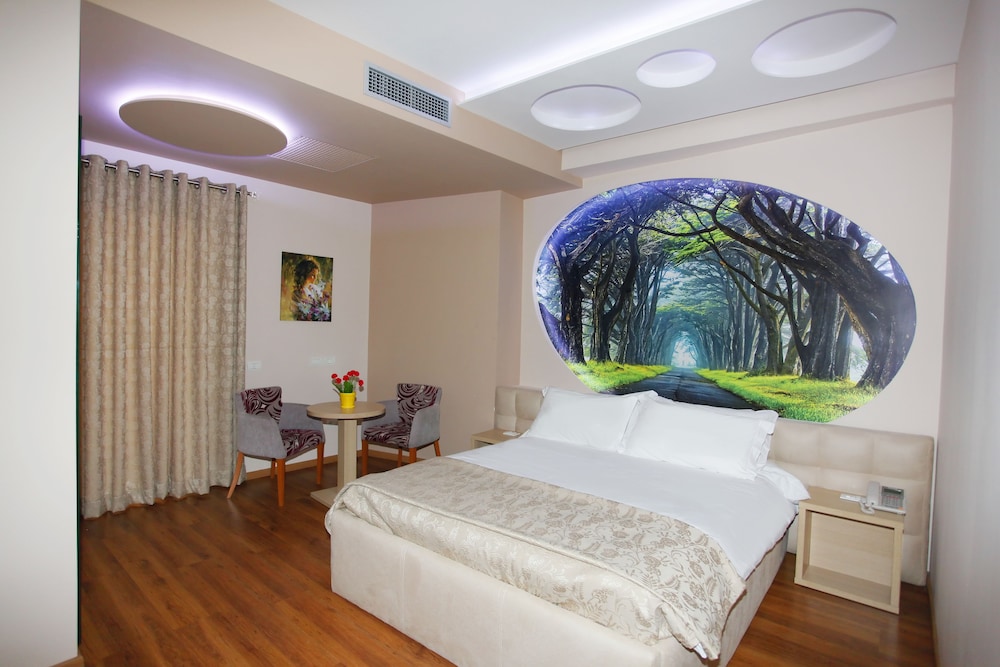 Green Hotel 27/71