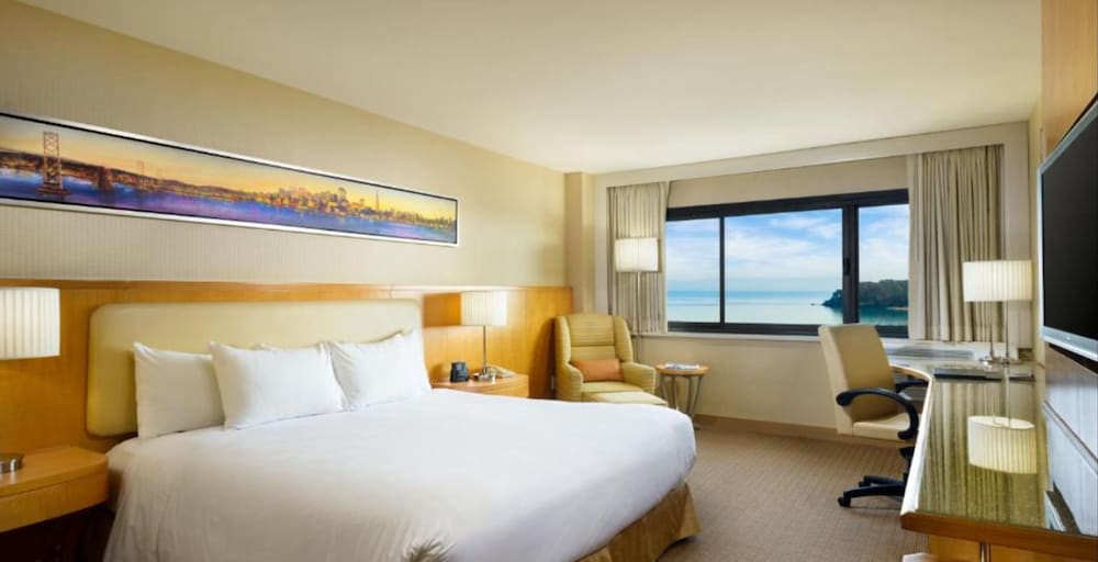 Hilton San Francisco Airport Bayfront 11/69