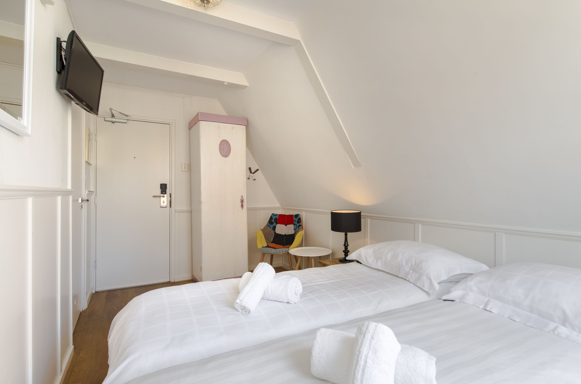 GRAND, DOUBLE BED
