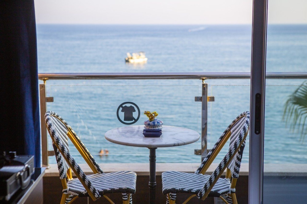 Anjeliq House Hotel 54/60