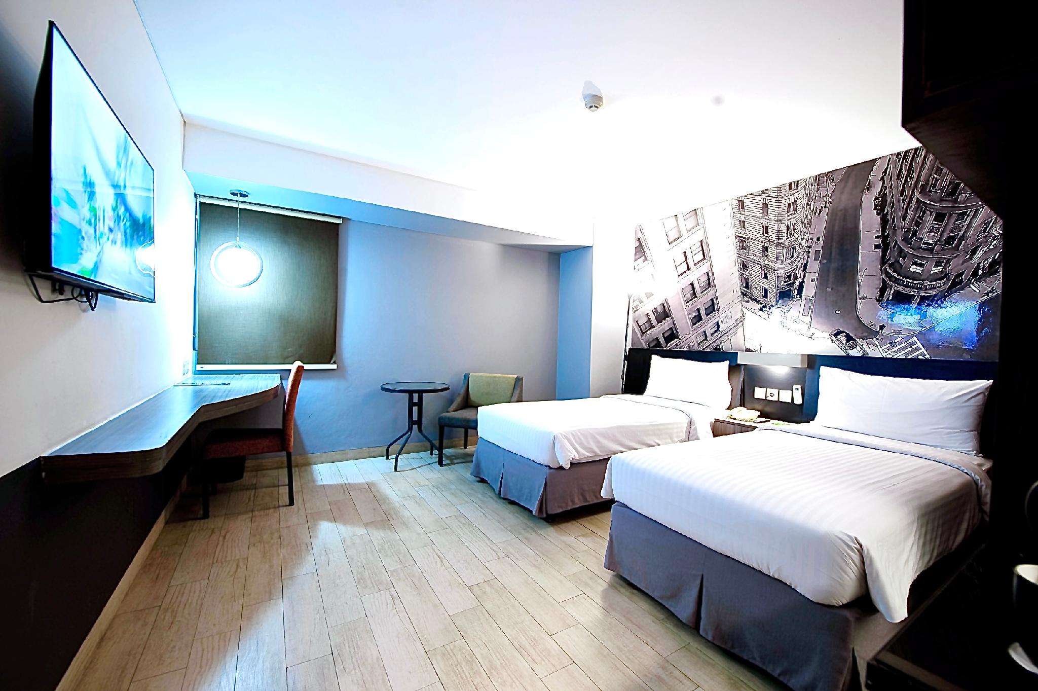 Deluxe, Double or Twin Bed