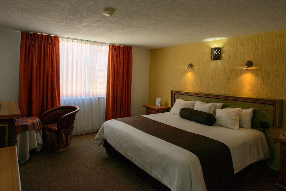 Howard Johnson by Wyndham Morelia Calle Real 18/63