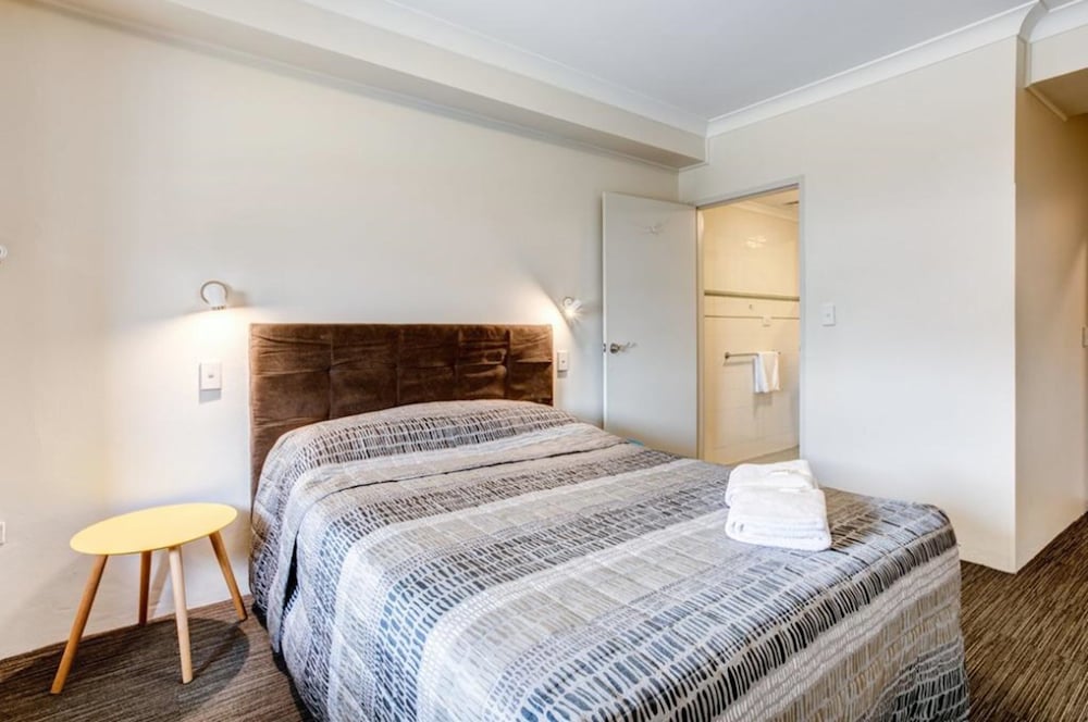 Arena Hotel 4/43