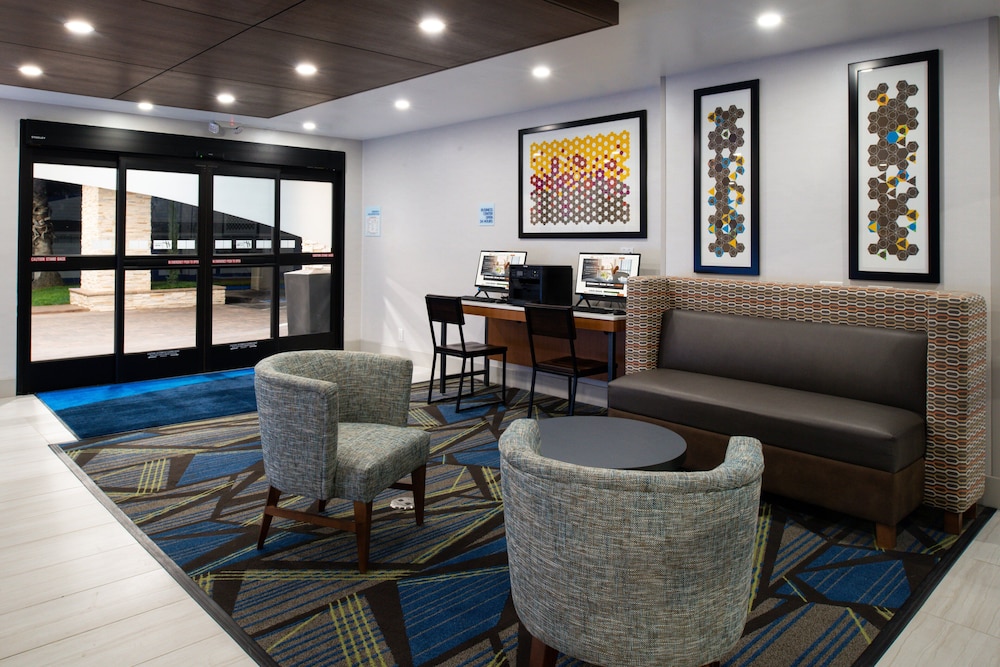 Holiday Inn Express Santa Rosa North An Ihg Hotel 24/40
