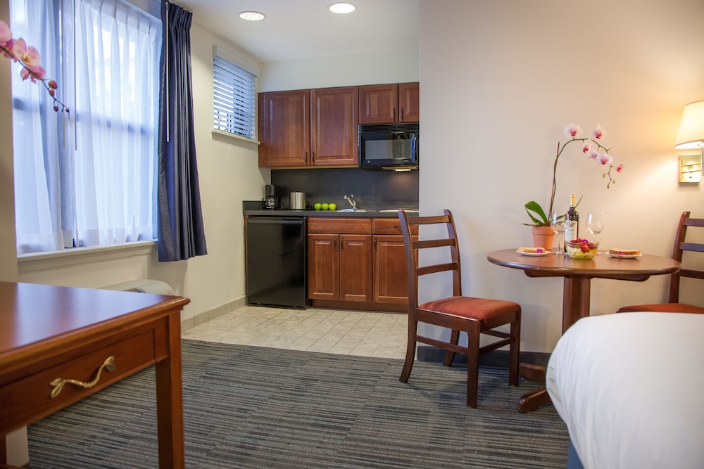 Federal City Inn & Suites 25/34