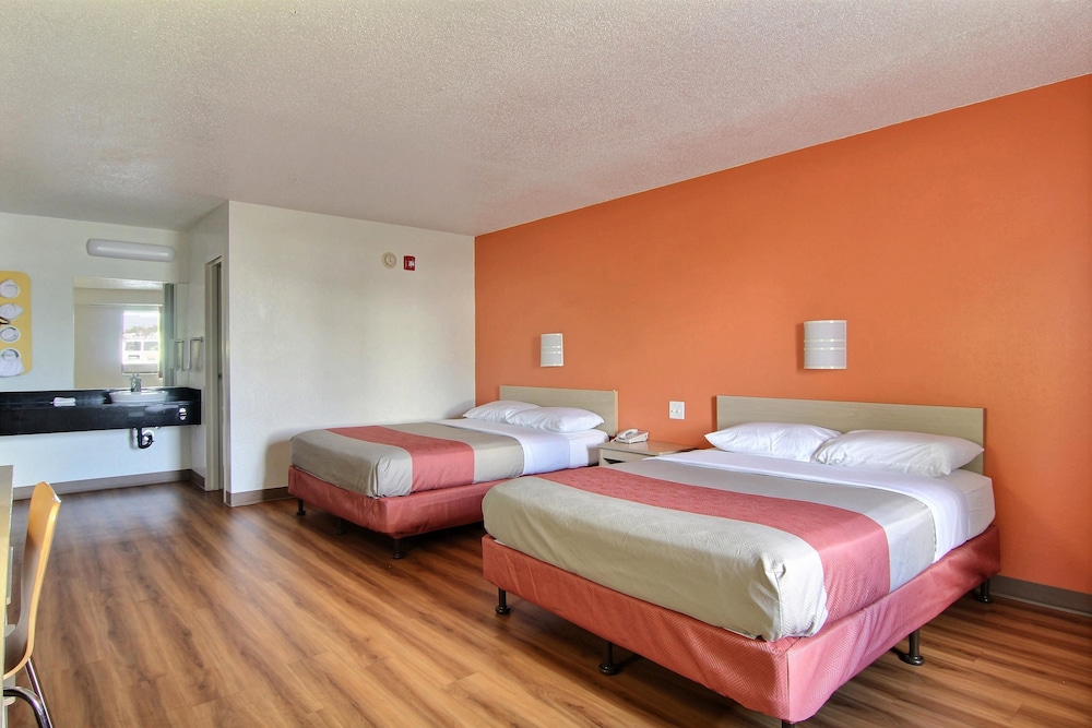 Motel6 Middleburg Heights, OH - Cleveland 14/49