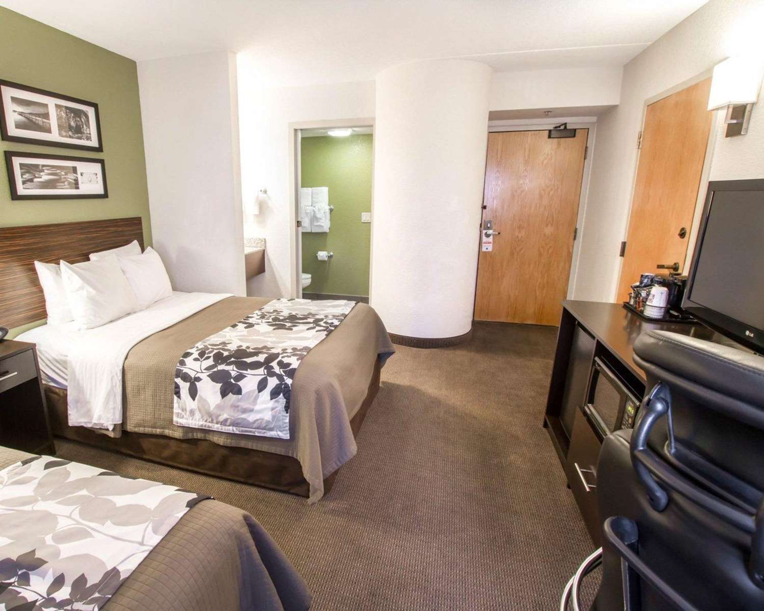 ROOM, 2 DOUBLE BEDS