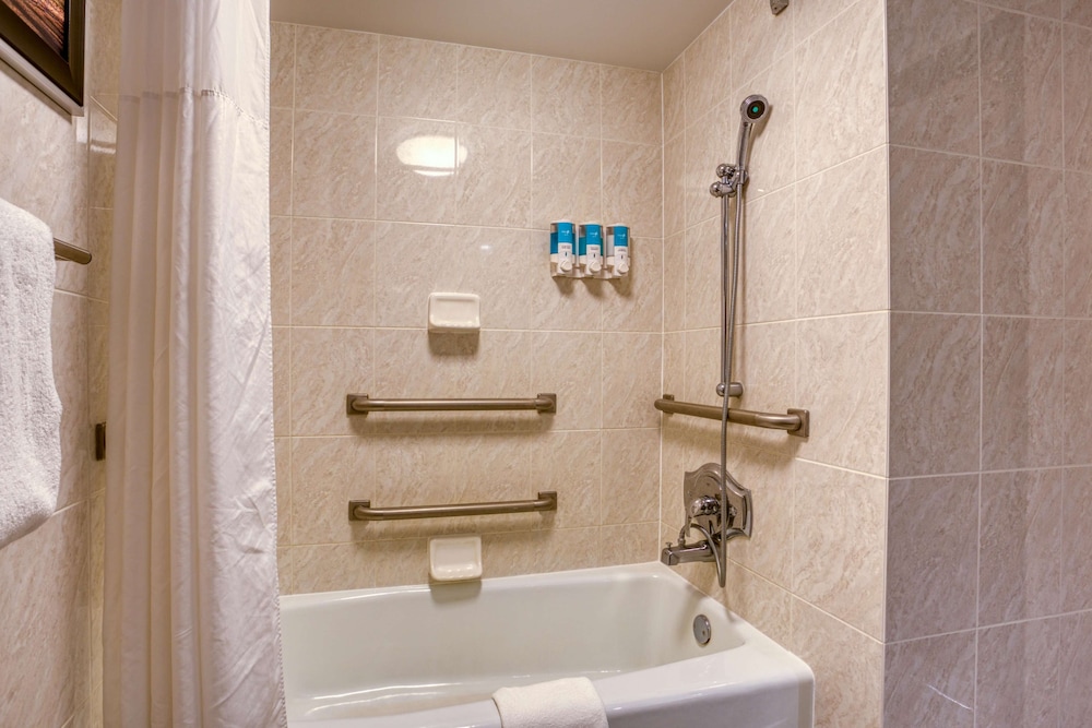 Drury Inn and Suites St Louis Fairview Heights 50/50