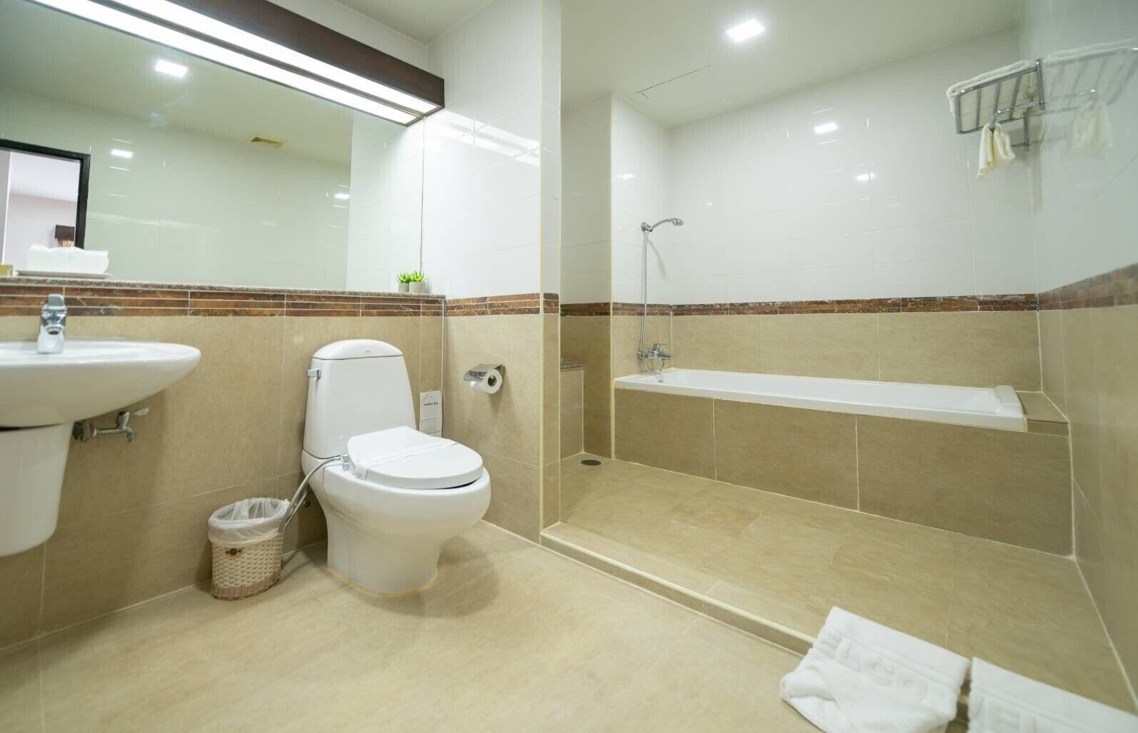 1 BEDROOM, SUITE, TOWER ONE
